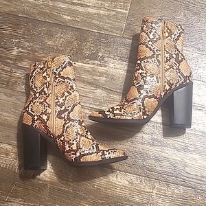 Miss Lola Snakeskin Print Boots Size 7 5